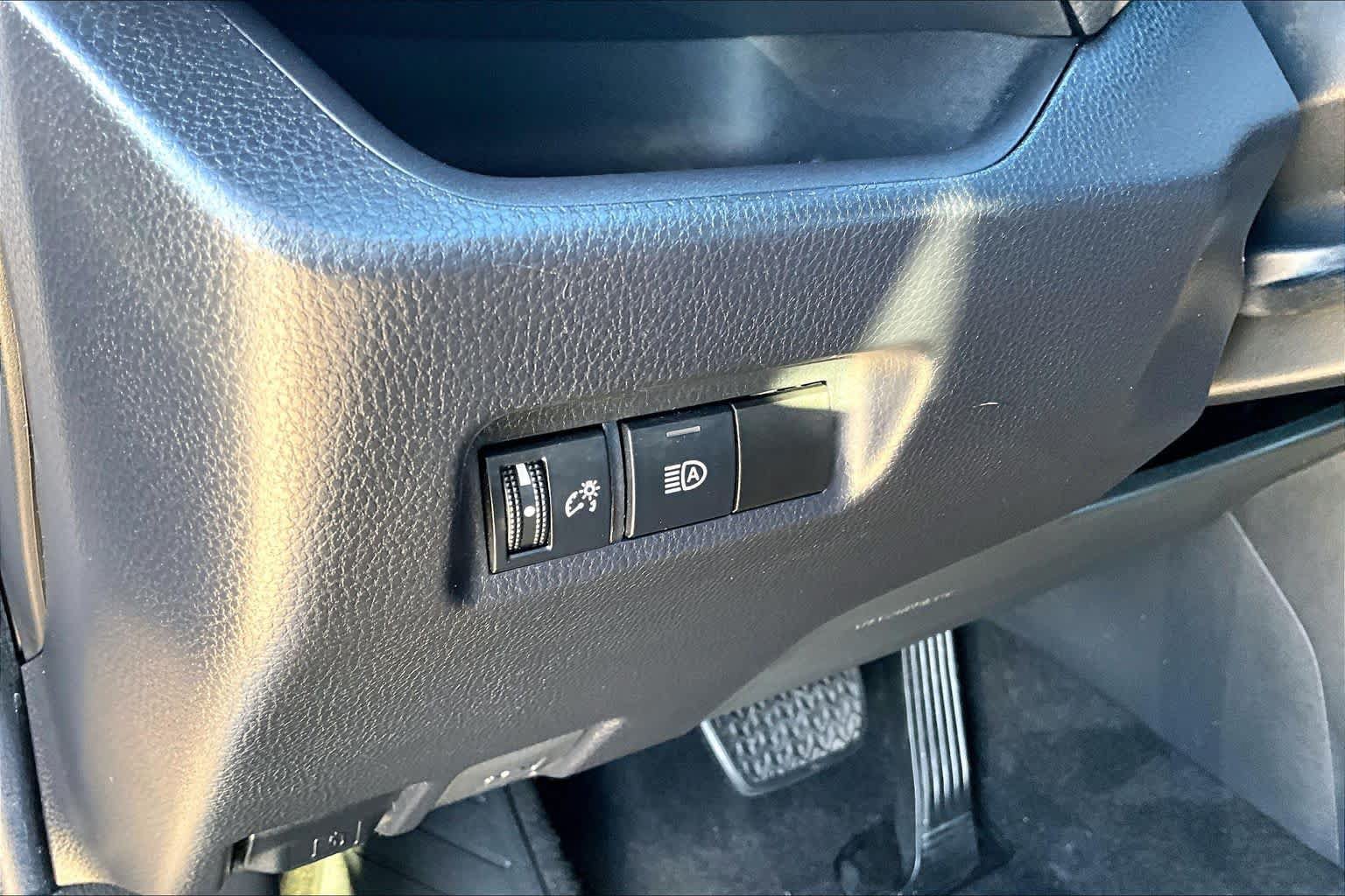 Used 2019 Toyota RAV4 LE FWD image 29
