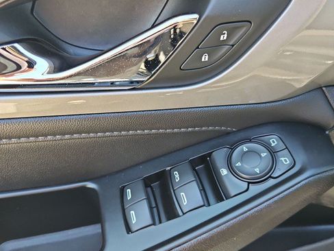 Used 2023 Chevrolet Traverse LT FWD image 22