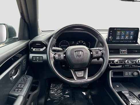 Used 2025 Honda Pilot TrailSport image 22