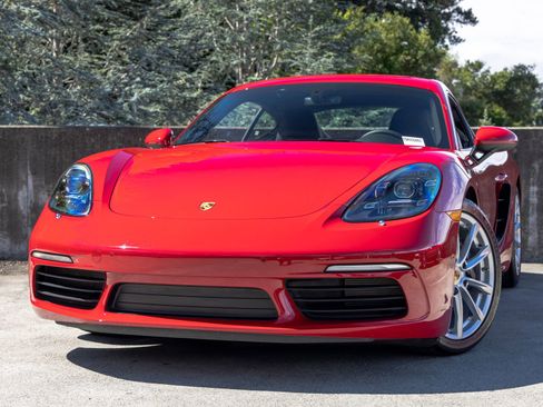 Certified 2025 Porsche 718 Cayman image 7