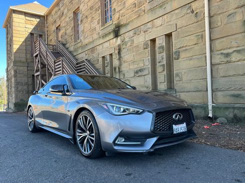 Used 2018 INFINITI Q60 3.0t Luxe RWD image 6