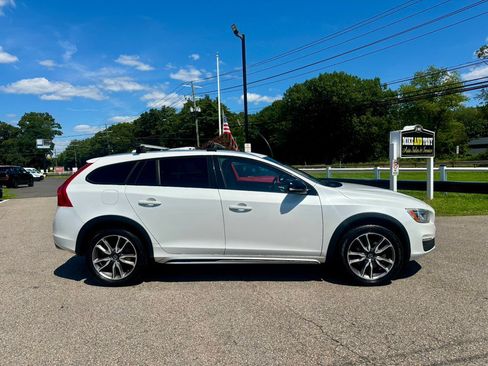 Used 2018 Volvo V60 T5 Cross Country w/ Convenience Package AWD/4WD image 4
