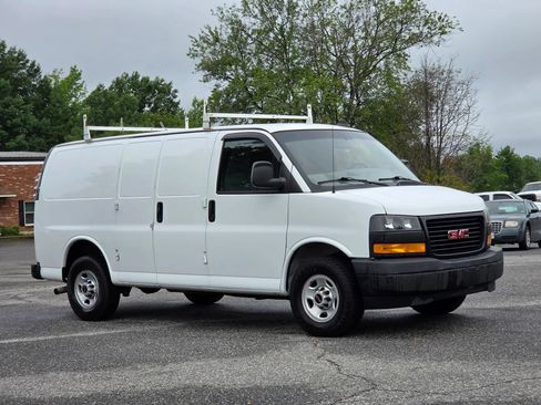 Used 2018 GMC Savana 2500 w/ Communications Package RWD image 3