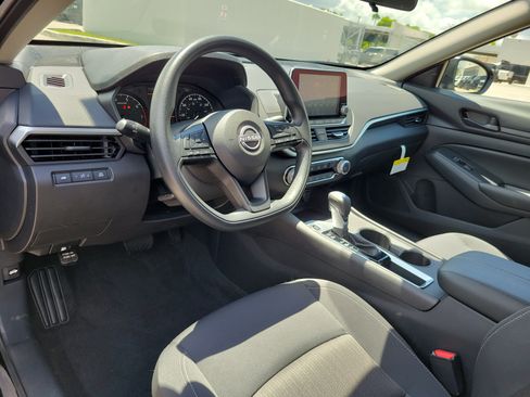 Certified 2025 Nissan Altima 2.5 S FWD image 9