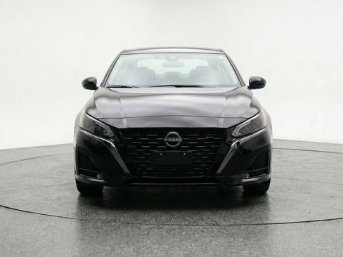 Used 2025 Nissan Altima 2.5 SV FWD image 2