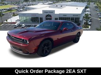 Used 2020 Dodge Challenger SXT RWD video 3