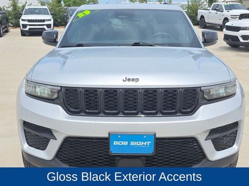 Certified 2025 Jeep Grand Cherokee Altitude AWD/4WD image 9