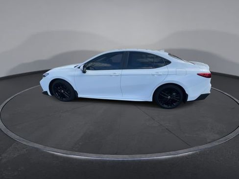 Used 2025 Toyota Camry SE image 9