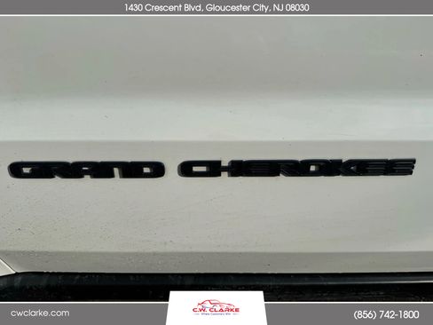 Used 2018 Jeep Grand Cherokee Laredo image 12