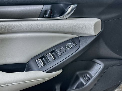 Used 2018 Honda Accord LX image 15