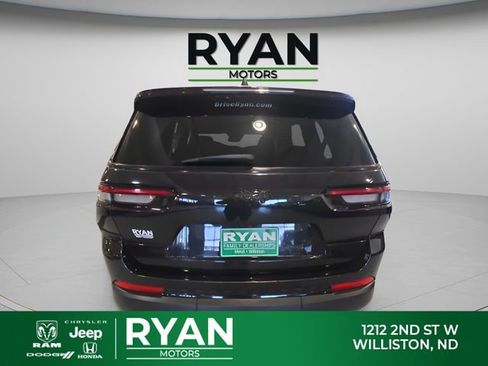 Used 2023 Jeep Grand Cherokee L Laredo AWD/4WD image 6