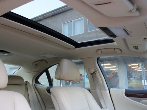 Used 2013 Lexus LS 460 w/ Comfort Pkg image 24