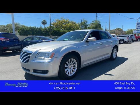 Used 2012 Chrysler 300 RWD image 1