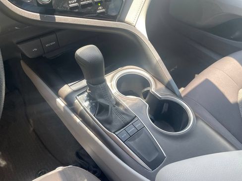 Used 2022 Toyota Camry LE FWD image 18