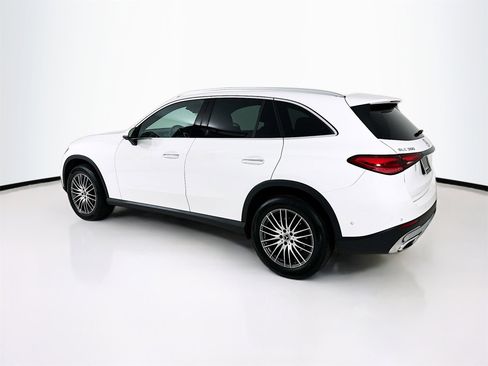 Certified 2025 Mercedes-Benz GLC 300 image 6