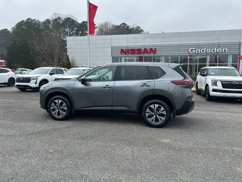 Used 2023 Nissan Rogue SV image 6