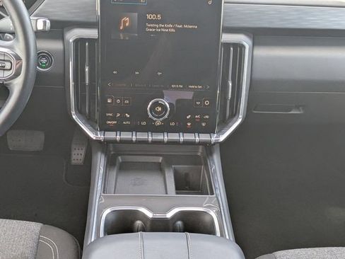 Certified 2025 GMC Acadia Elevation FWD image 21