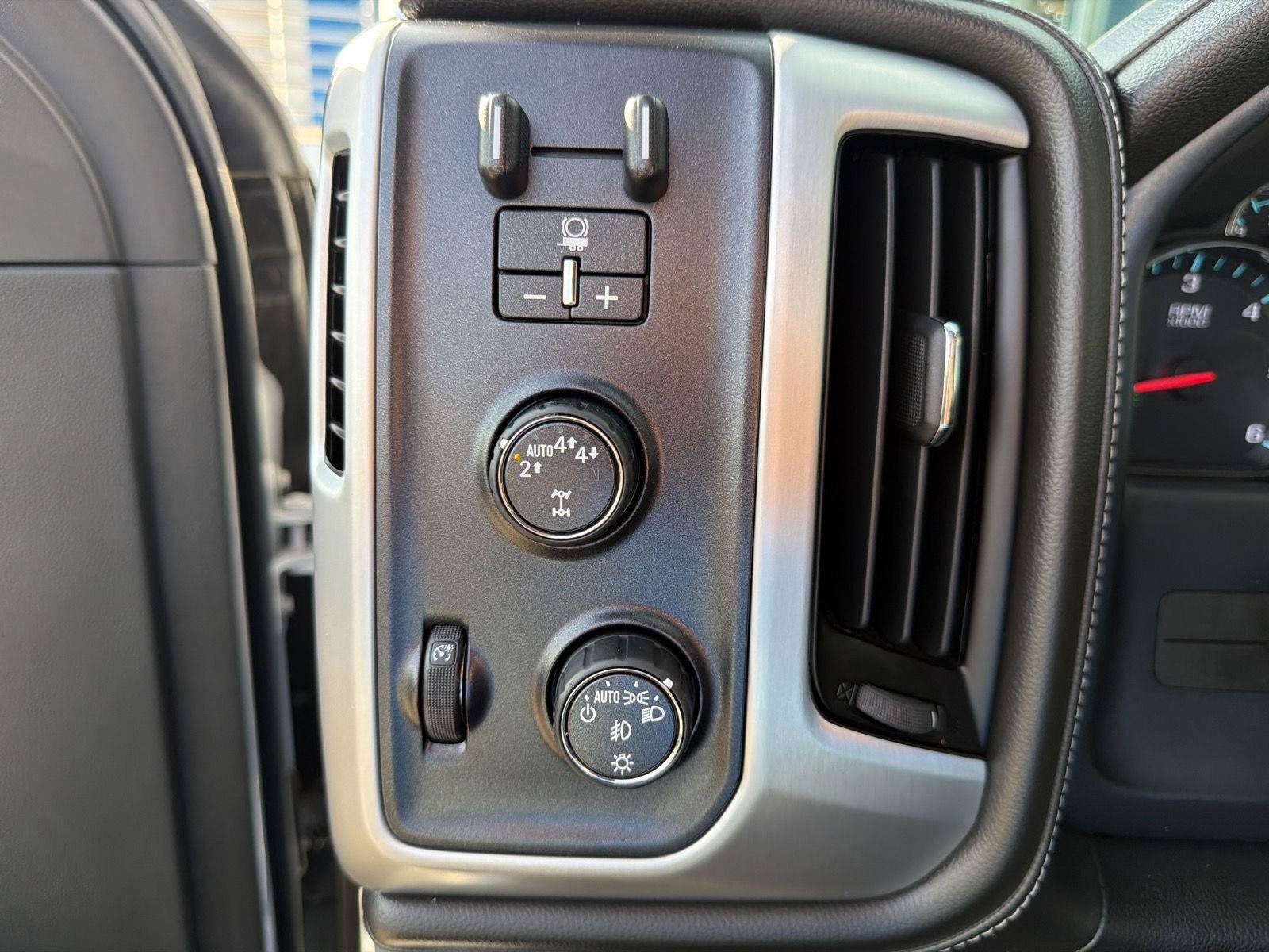 Used 2018 GMC Sierra 1500 SLT AWD/4WD image 19