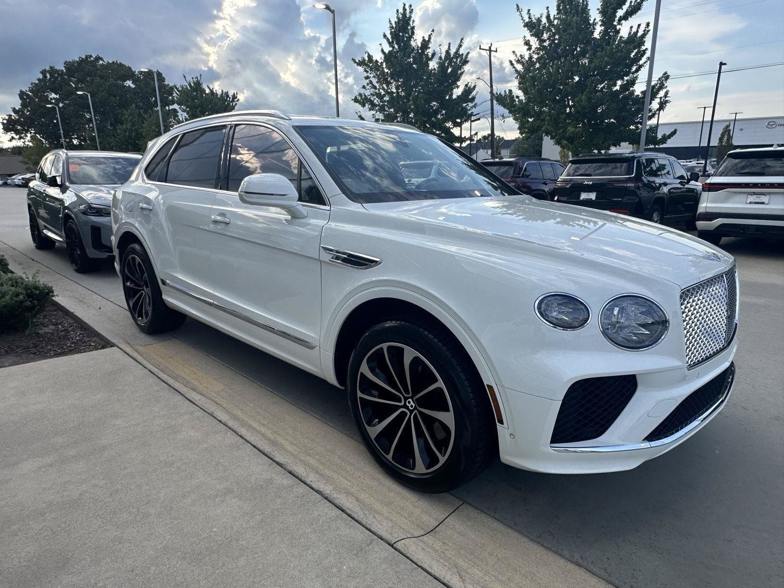 Used 2023 Bentley Bentayga AWD/4WD image 3