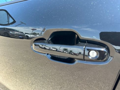 Used 2024 Subaru Crosstrek 2.5i Limited w/ Crosstrek Mirror Package AWD/4WD image 12