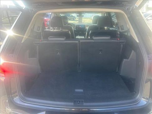Used 2024 Volkswagen Atlas SE AWD/4WD image 14