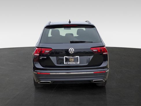 Used 2021 Volkswagen Tiguan SE w/ Panoramic Sunroof Package image 5