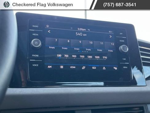 Used 2025 Volkswagen Jetta SE FWD image 39