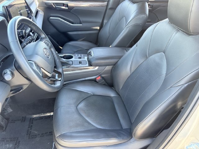 Used 2023 Toyota Highlander Limited FWD image 20