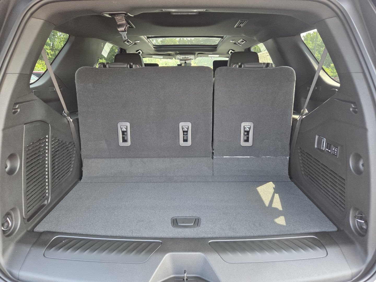 New 2026 GMC Yukon Elevation w/ Elevation Premium Package AWD/4WD image 24