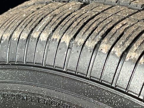 Used 2025 Chrysler Pacifica Select image 9