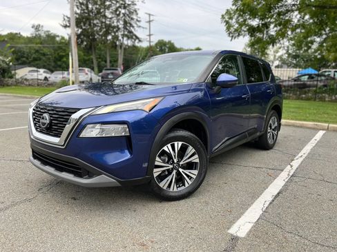 Used 2022 Nissan Rogue SV AWD/4WD image 2