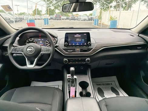 Used 2025 Nissan Altima 2.5 SV FWD image 15