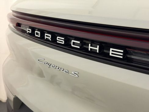 Used 2025 Porsche Cayenne S image 25