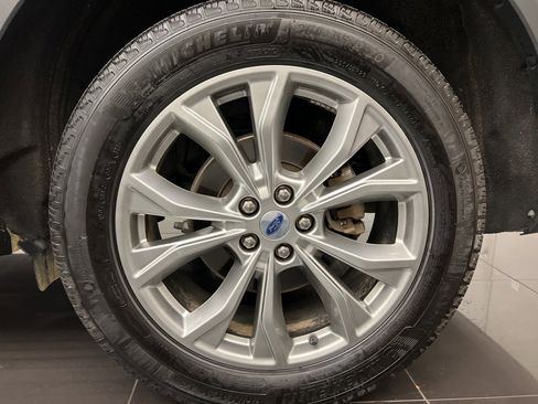 Certified 2023 Ford Explorer XLT w/ Equipment Group 202A image 7