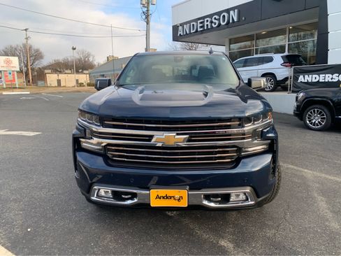 Used 2019 Chevrolet Silverado 1500 High Country w/ Safety Package II image 2