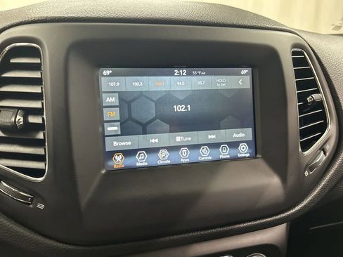 Used 2019 Jeep Compass Latitude w/ Popular Equipment Group AWD/4WD image 14