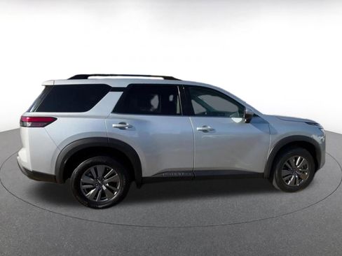 Used 2025 Nissan Pathfinder SV image 15