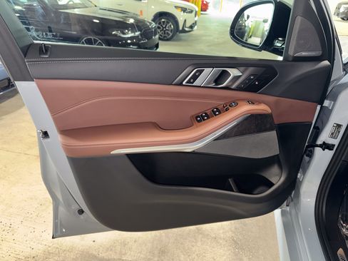 Used 2025 BMW X5 sDrive40i w/ M Sport Package RWD image 17