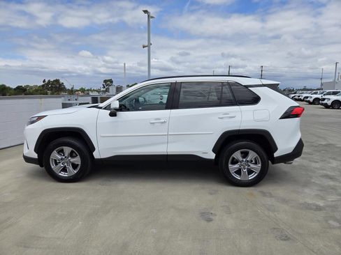Used 2024 Toyota RAV4 LE AWD/4WD image 7