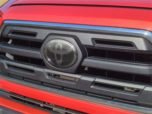 Used 2018 Toyota Tacoma SR5 image 24