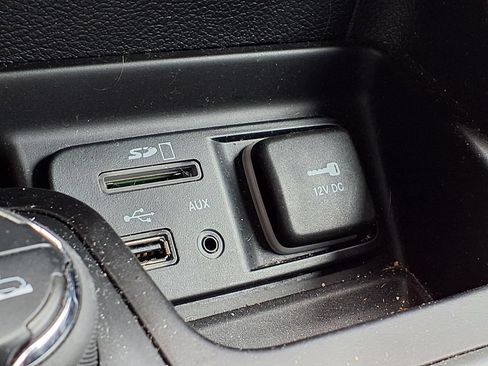 Used 2018 Jeep Cherokee Trailhawk w/ Cold Weather Group AWD/4WD image 16