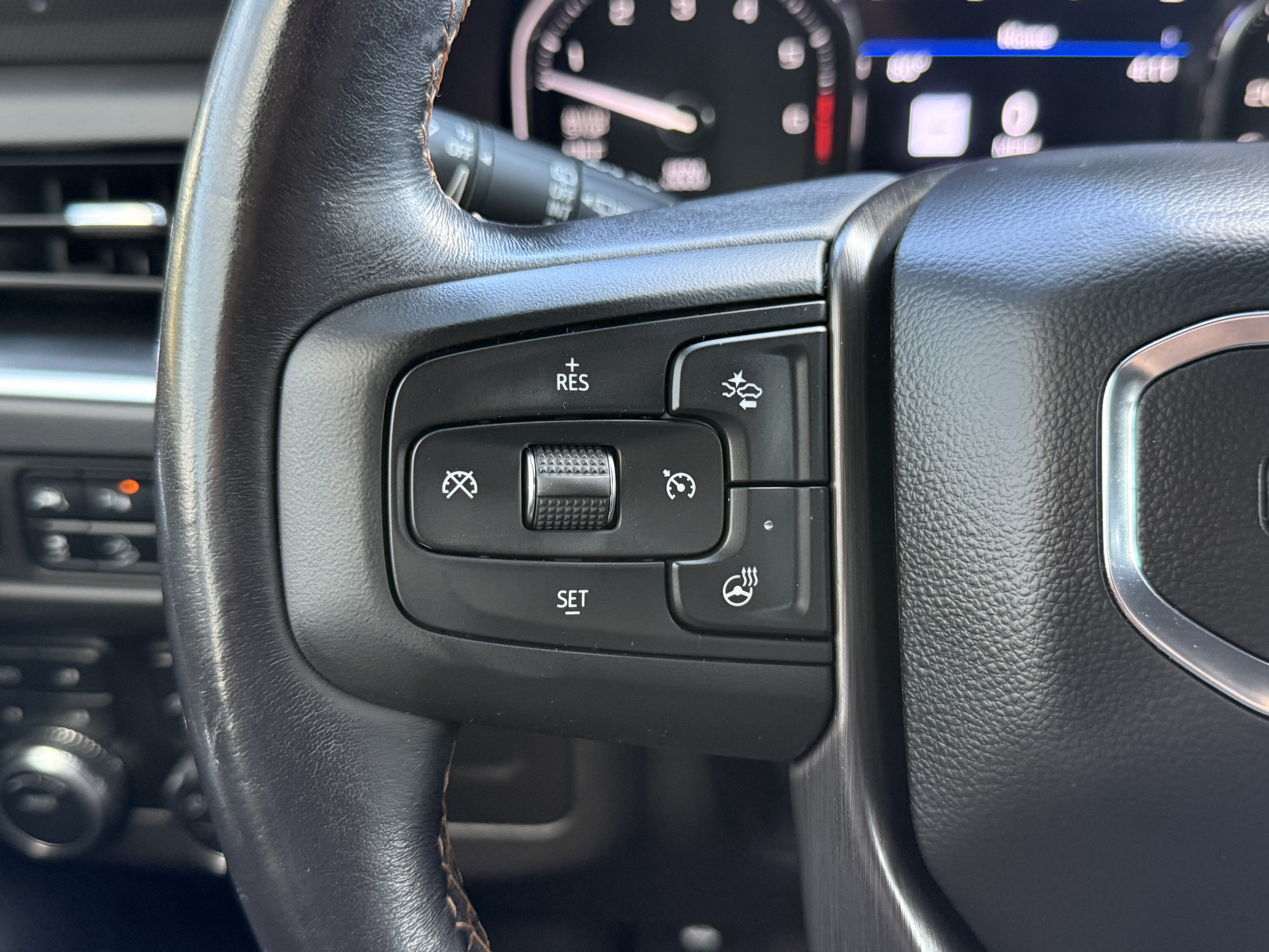 Used 2021 GMC Yukon AT4 w/ AT4 Premium Package AWD/4WD image 24
