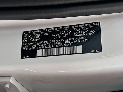 Used 2025 Volvo XC60 B5 Core AWD/4WD image 12