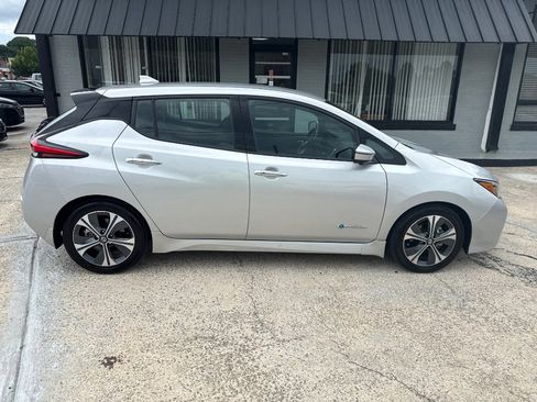 Used 2018 Nissan Leaf SL w/ SL Technology Package FWD image 8
