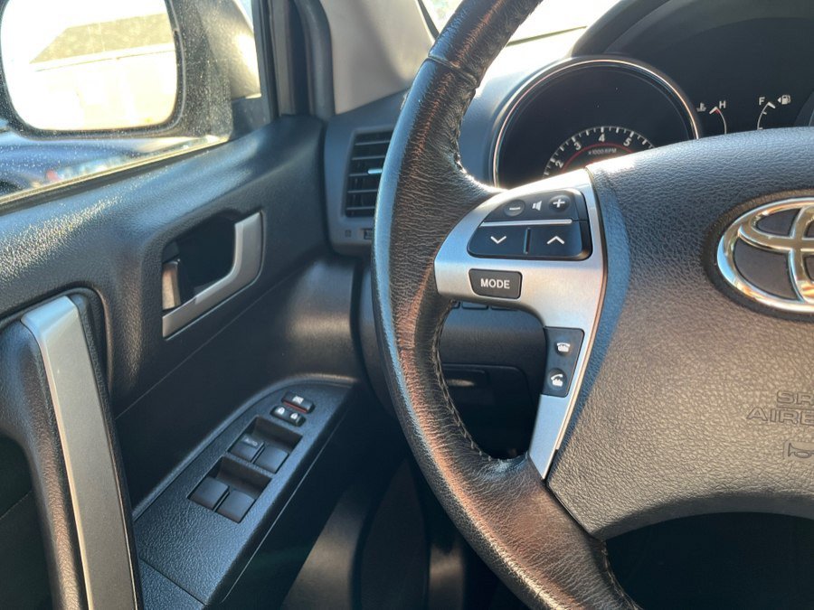 Used 2012 Toyota Highlander SE w/ Tow Pkg AWD/4WD image 17