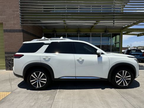Used 2022 Nissan Pathfinder Platinum w/ Cargo Package image 9