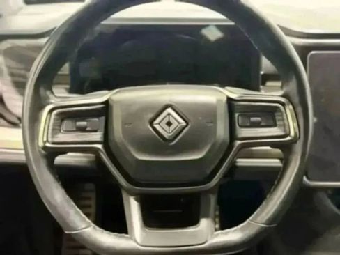 Used 2022 Rivian R1T Launch Edition image 16