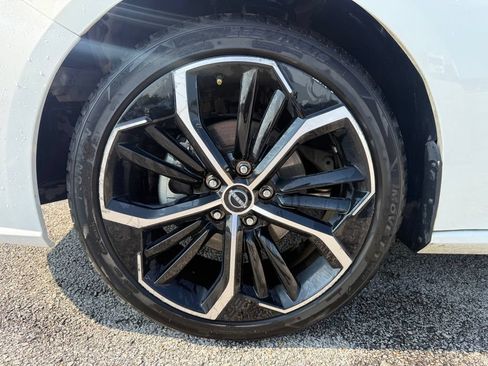 Used 2024 Nissan Altima 2.5 SR FWD image 19