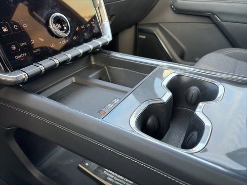 Used 2025 GMC Acadia Elevation image 24