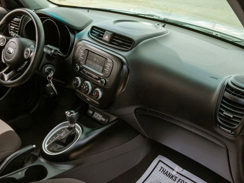 Used 2019 Kia Soul image 11